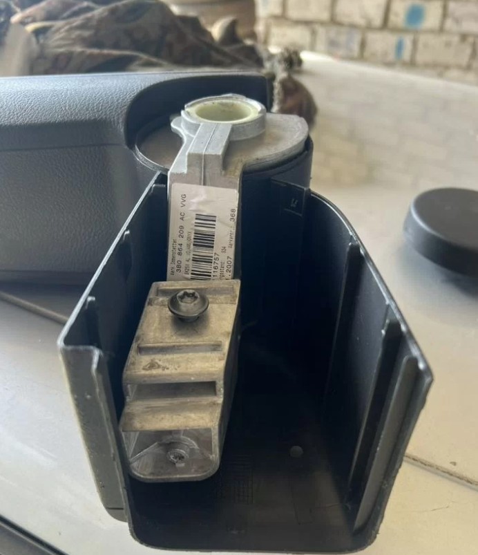 Оригинальный подлокотник Skida Fabia 2